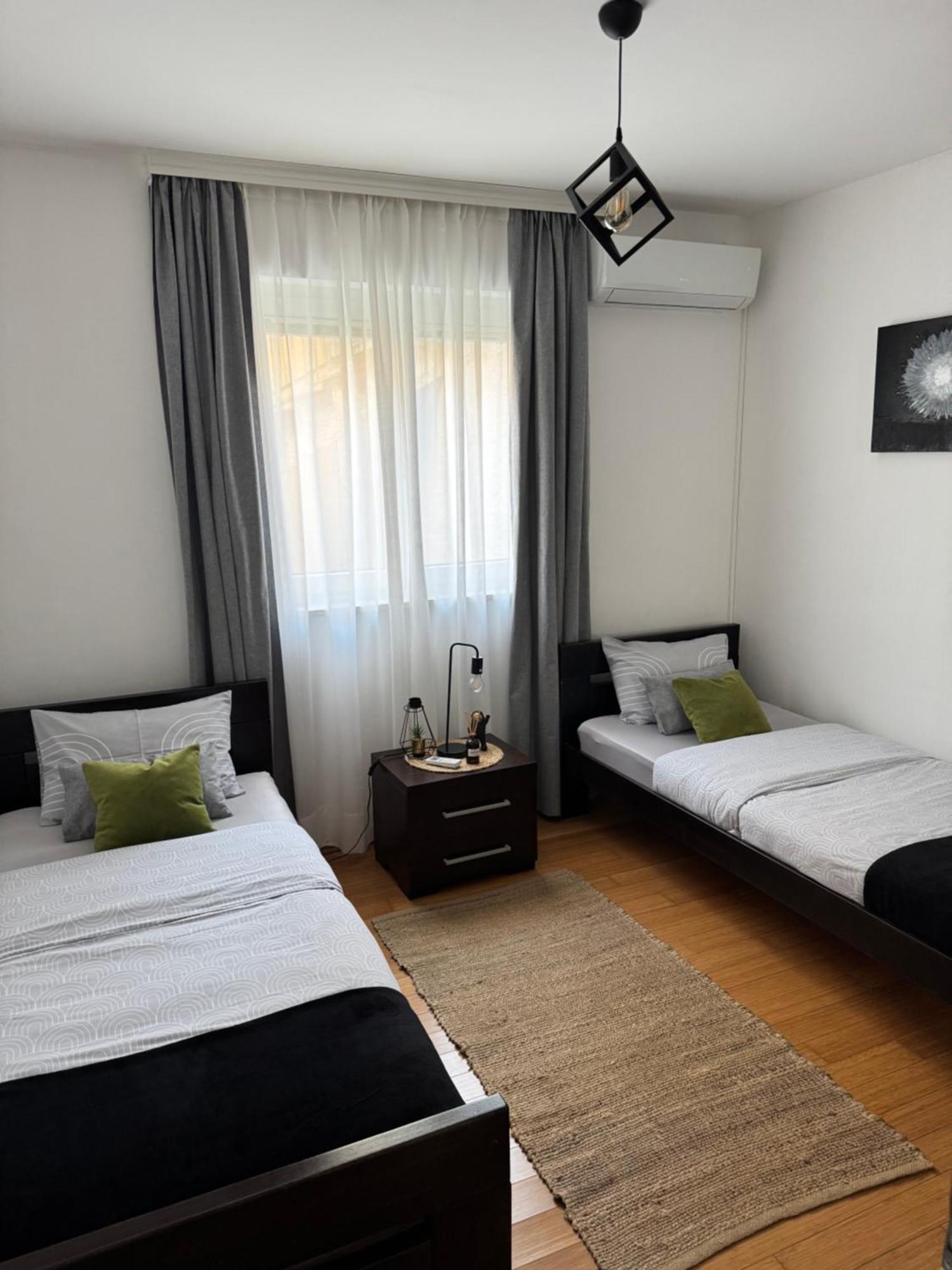 J&M Apartment 科托尔 外观 照片